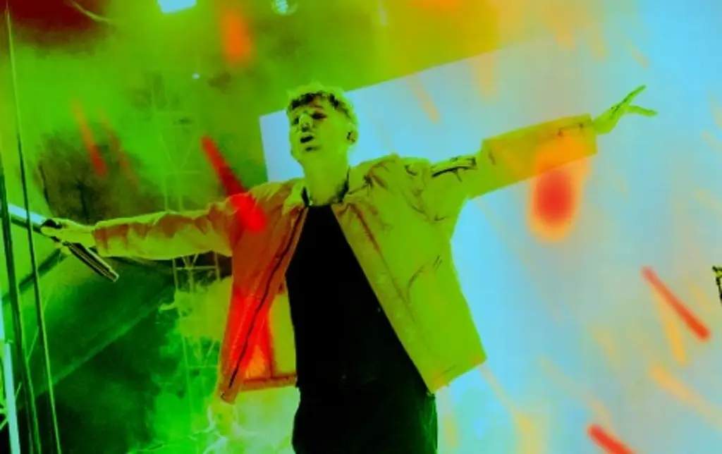 'No sería justo para mí usar el éxito de One Direction como referencia': Louis Tomlinson