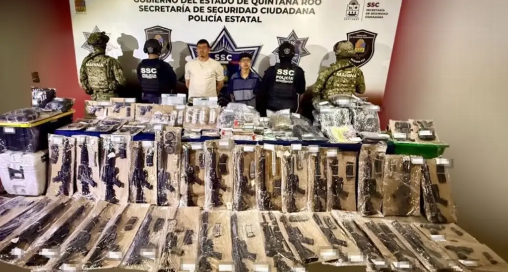 Imagen SSC asegura histórico armamento y detienen a dos sujetos en Cancún, Quintana Roo 