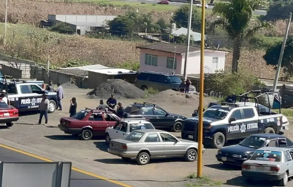 Muere policía estatal en enfrentamiento tras asalto en autopista de Veracruz