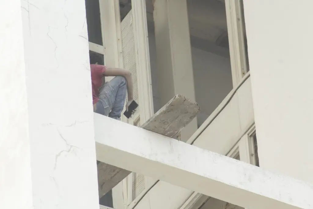 Imagen ¿Qué pasó con el joven que trepó la torre de Pemex en Veracruz? Fue identificado