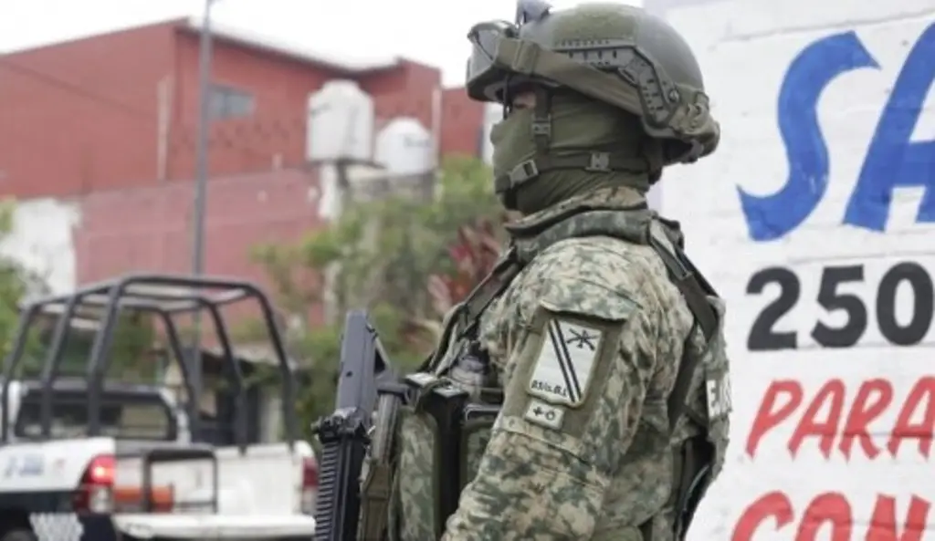 Operativo tras hallazgo de motos abandonadas, droga y vehículos en Córdoba, Veracruz