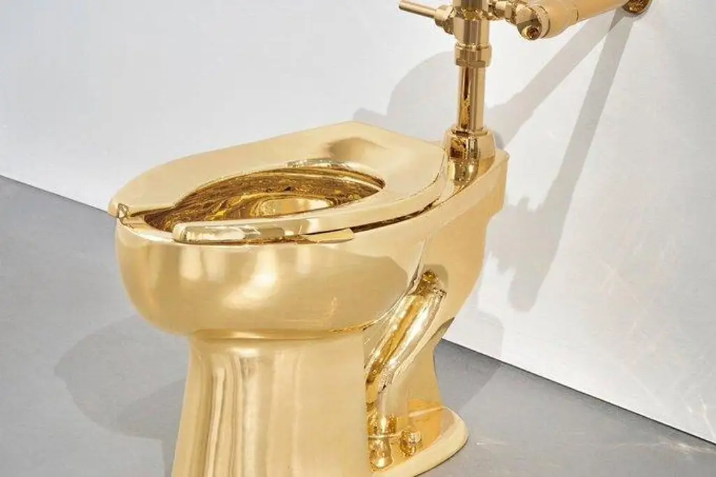 Imagen Por si te interesa... Subastan inodoro de oro de 18 quilates ¿En cuánto?