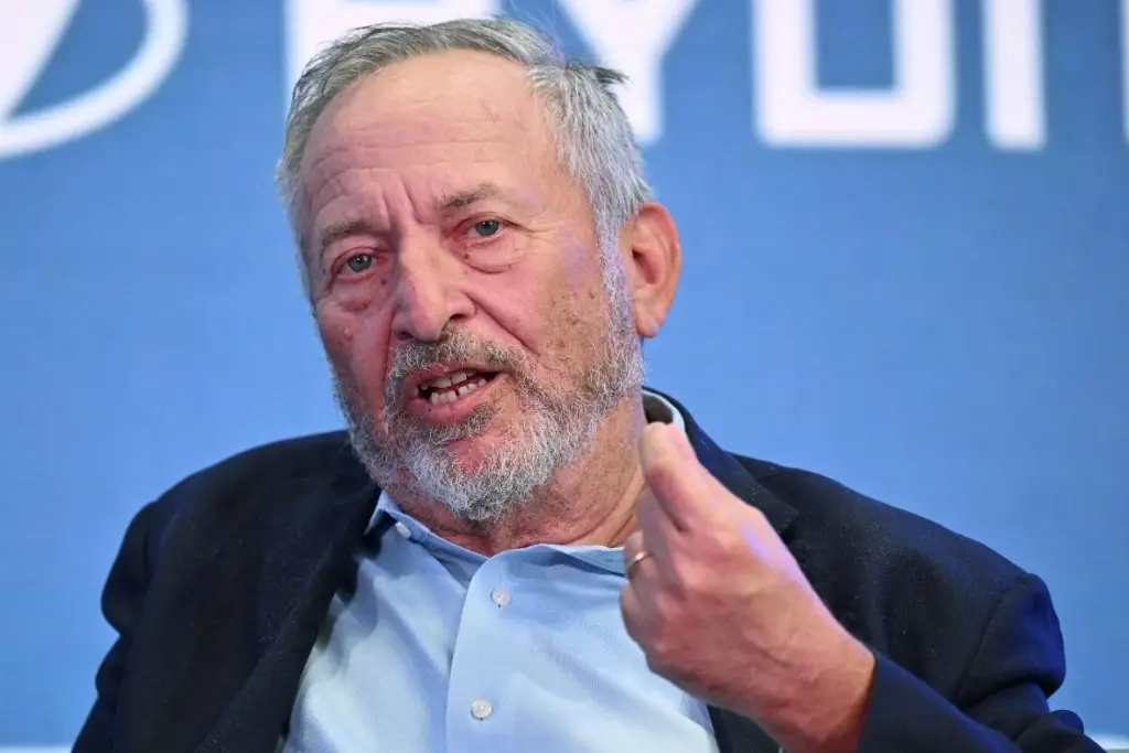 Imagen Dimite miembro de consejo asesor de Santander y OpenAI tras salir en archivos de Epstein