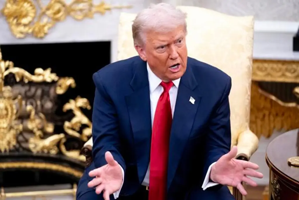 Donald Trump firma decreto que ordena publicar archivos de Jeffrey Epstein 