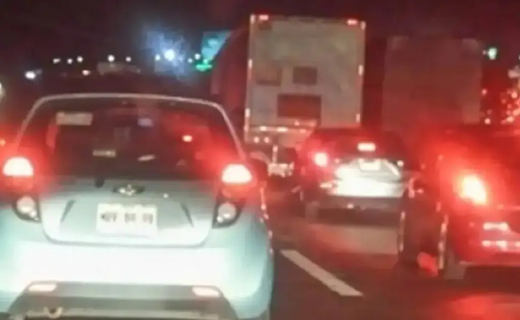 Imagen Hay cierre parcial en autopista con dirección al puerto de Veracruz