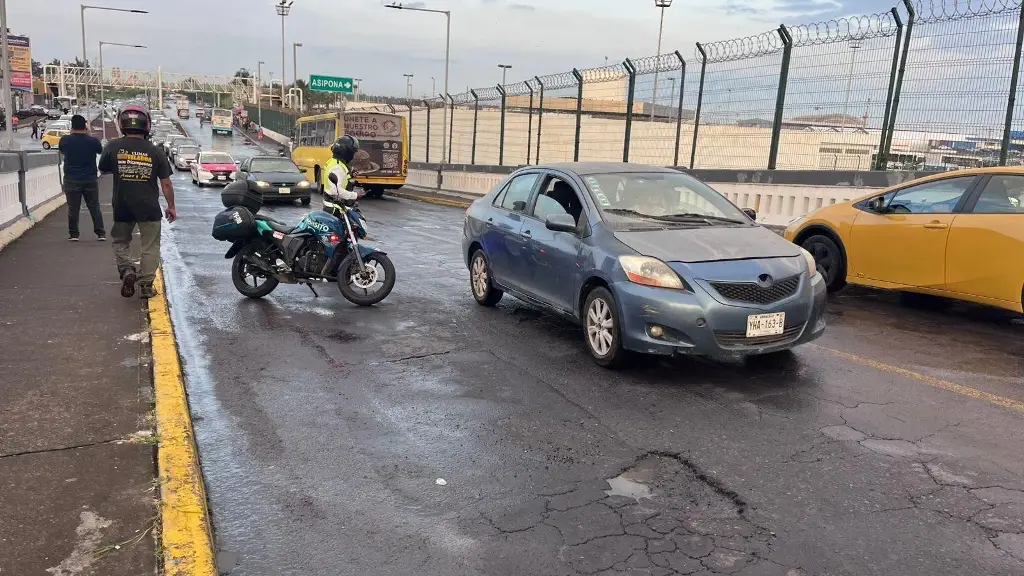 Imagen Autobús de pasaje choca auto y se da a la fuga en puente de Veracruz (+Video)