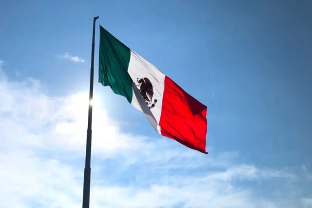 Imagen Izan la bandera monumental en Veracruz