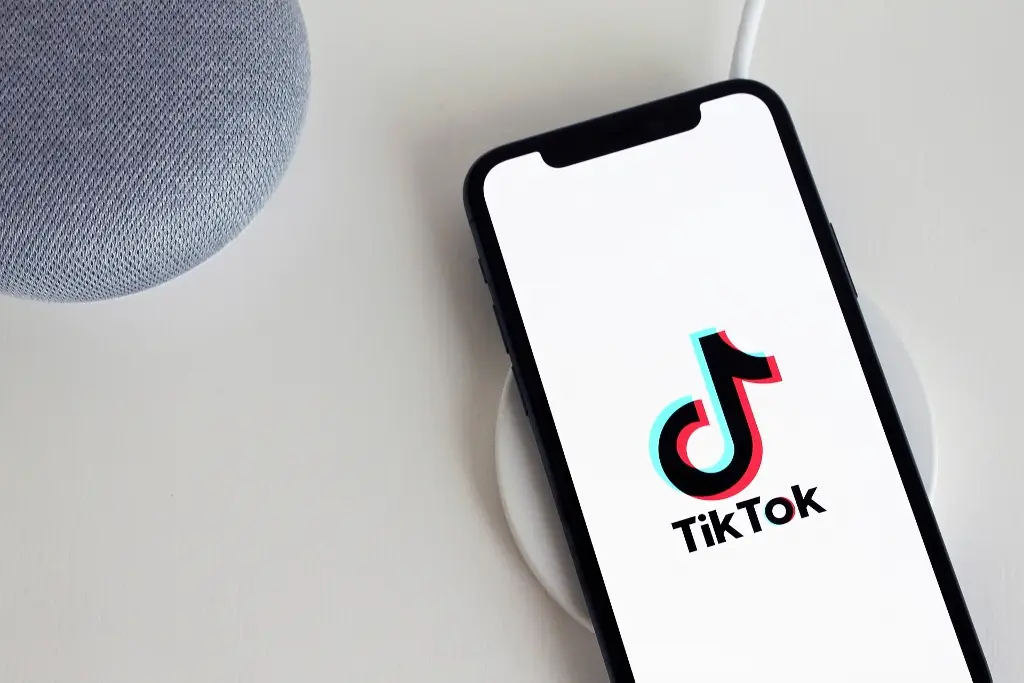 TikTok lanza herramientas para identificar el uso de IA y mejorar el bienestar digital