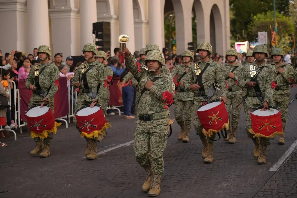 Imagen Desfile por el 115 aniversario de la Revolución Mexicana en Xalapa