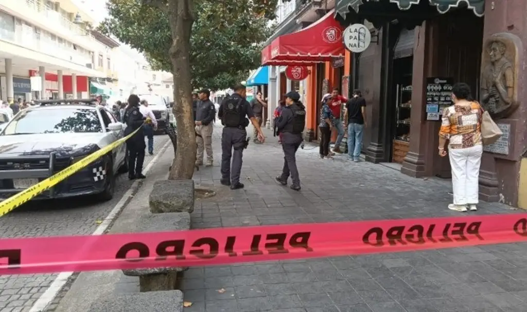 Imagen Truena transformador en taquería y genera movilización en el centro de Xalapa, Veracruz 