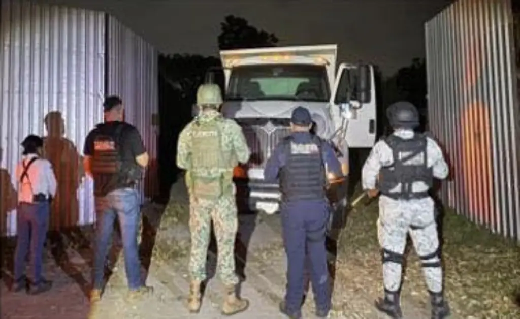 Imagen Aseguran camión robado en cateo con fuerzas federales en colonia de Veracruz