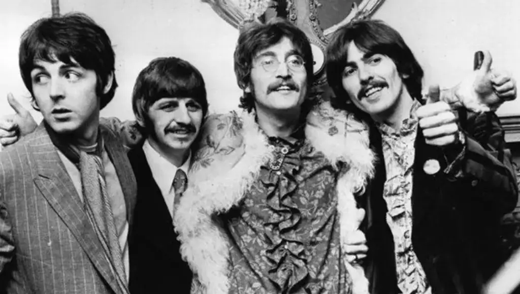 Harry Lloyd dará vida al productor George Martin en las películas de 'The Beatles'