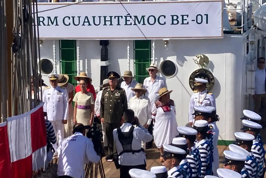 Imagen Sheinbaum y su gabinete visita buque Cuauhtémoc en Veracruz 