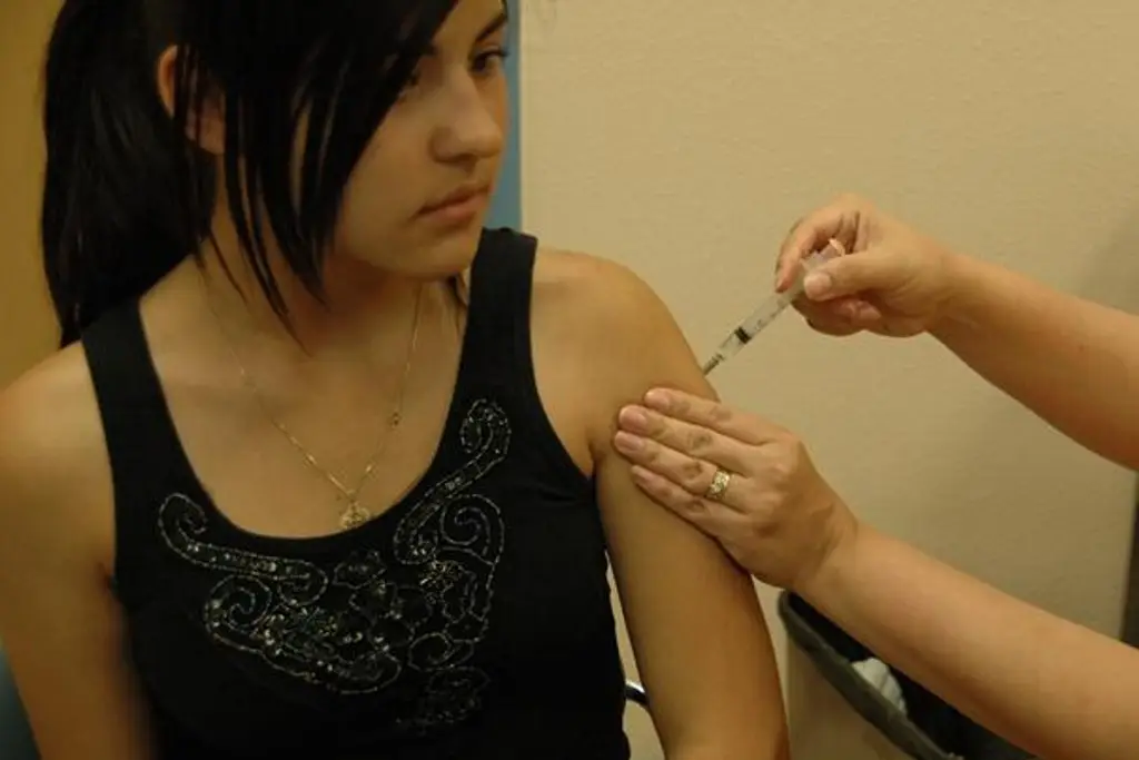 Imagen Vacuna contra el virus del papiloma humano previene el cáncer de cuello de útero y es segura, revela estudio