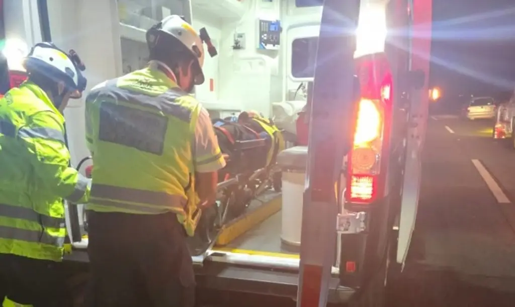 Imagen Motociclista resulta gravemente lesionado tras derrapar en autopista de Veracruz