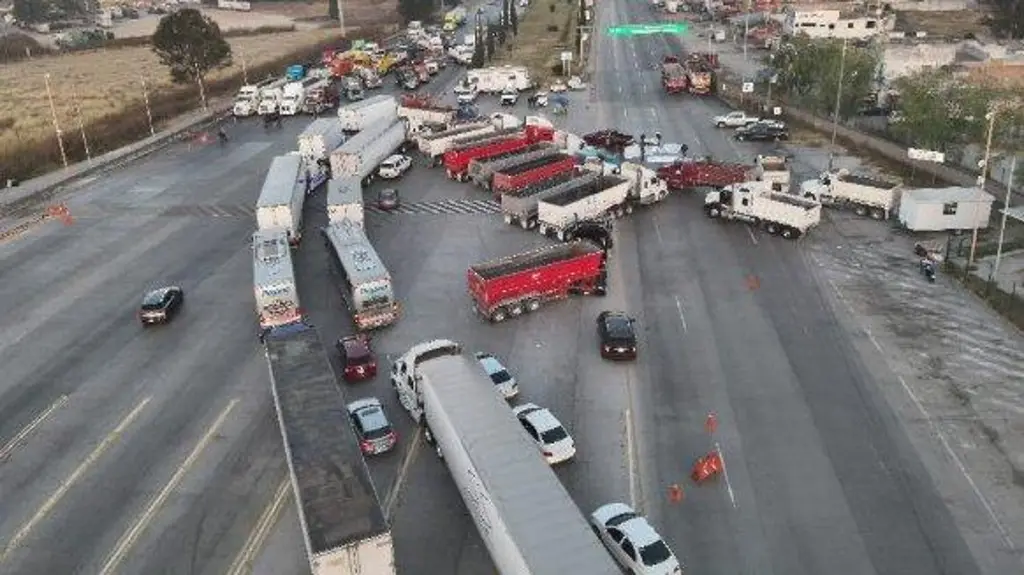 Imagen Realizan paro nacional anunciado por transportistas