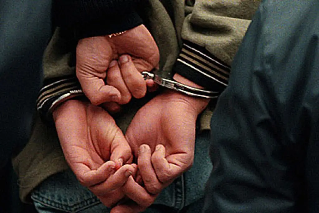 CDMX: Sujeto apuñala a maestro de educación física en escuela primaria