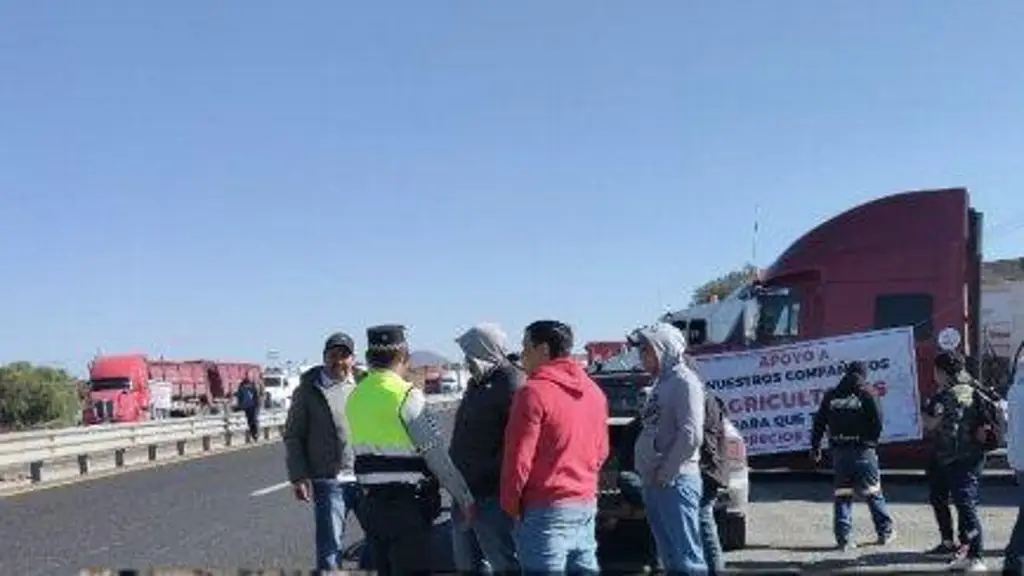 Imagen Detrás de bloqueos transportistas está el PAN, PRI y PRD y dirigentes investigados: Segob