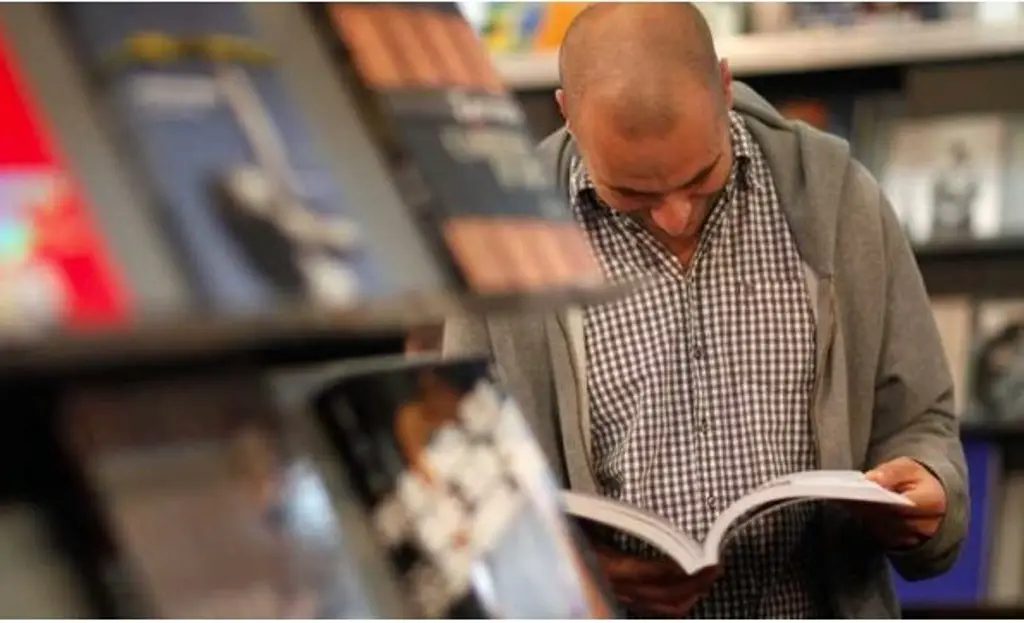 Imagen Mexicanos leen un promedio de 4 libros al año, muy lejos de Japón y EU ¿Quién lo dice?