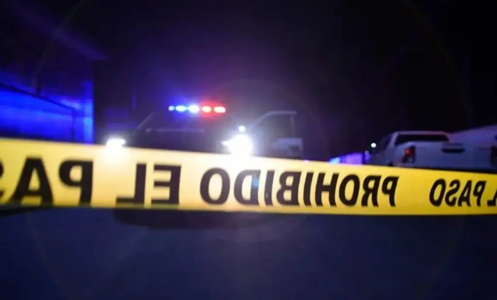 Imagen Tráiler arrolla a matrimonio que viajaba en moto en la Veracruz - Cardel; mujer muere 