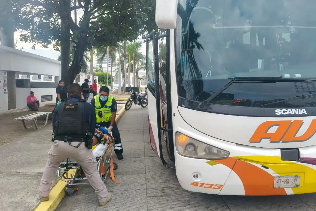 Imagen Mujer da a luz una bebé en pleno autobús; viajaba hacia Boca del Río