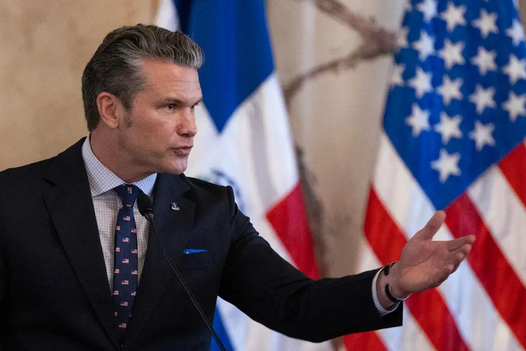 Imagen Secretario de Guerra de EU visita portaaviones estacionado en el Caribe