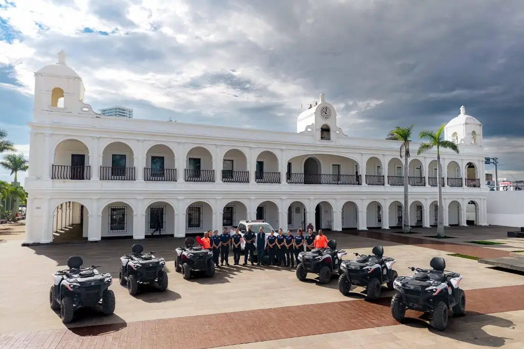 Imagen Entregan cuatrimotos a elementos de Protección Civil de Boca del Río 