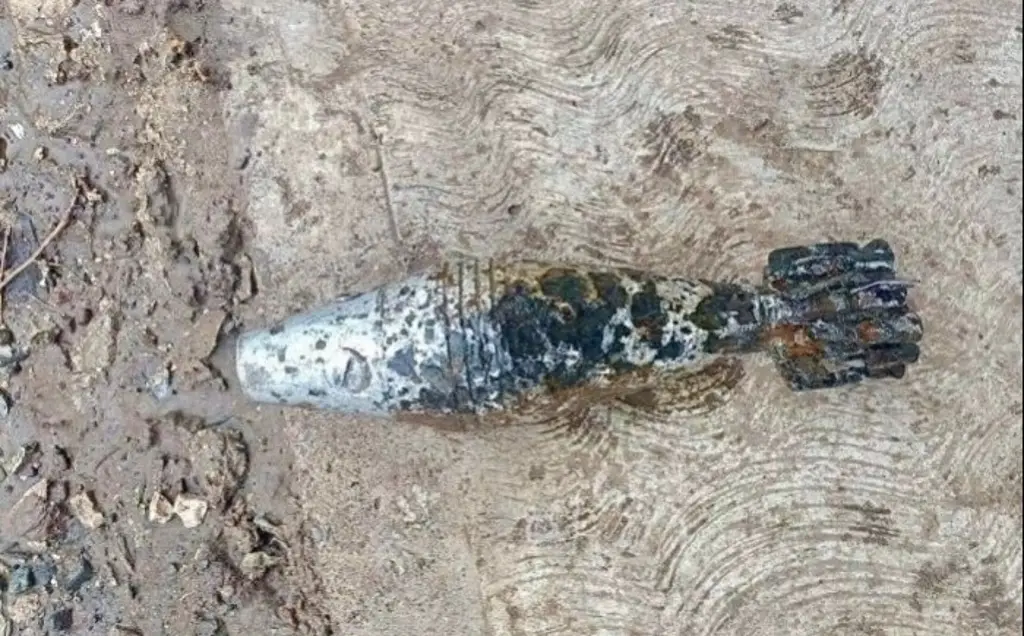 Imagen Hallan presunta granada de mortero entre desechos por inundación en Poza Rica 