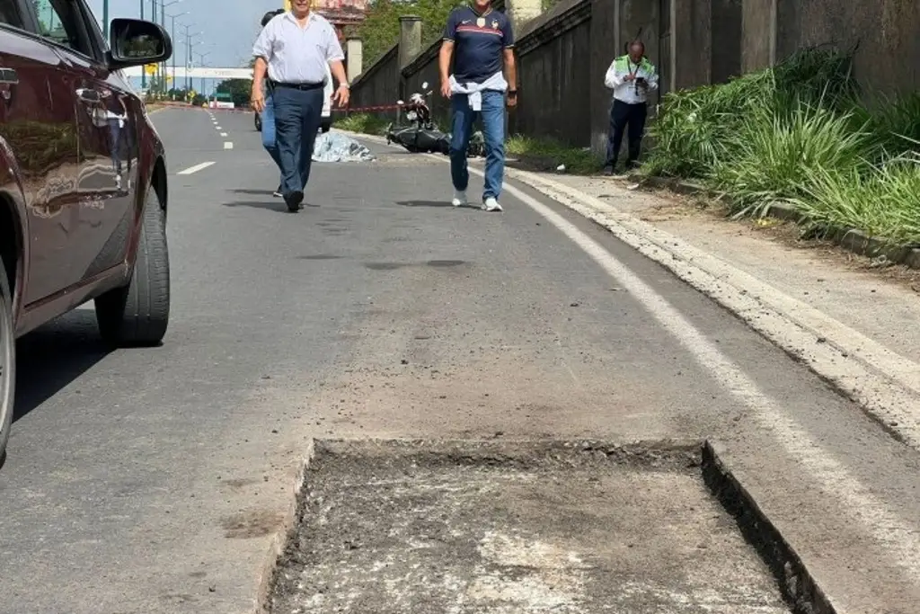 Imagen Muere motociclista al caer en obra inconclusa en carretera de Veracruz