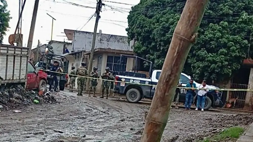 Imagen Hallan granada de mortero entre desechos de la inundación en Poza Rica, Veracruz