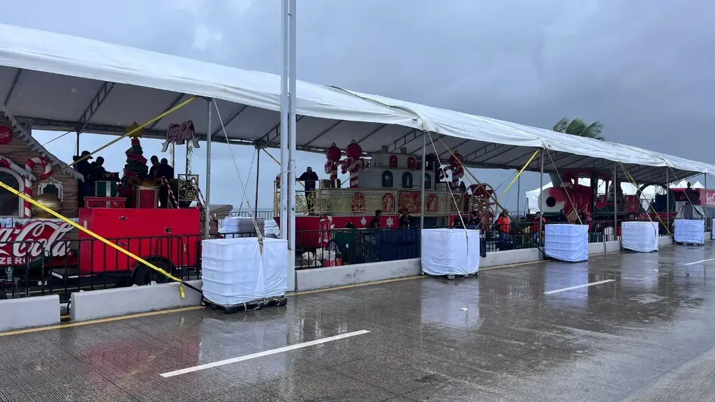 Imagen Llegan carros de la Caravana Coca - Cola a Boca del Río; ya hay cierre vial 