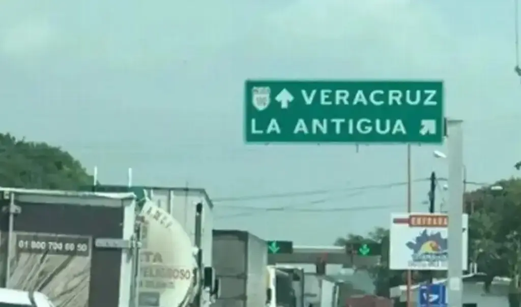Imagen Reportan bloqueo en caseta de La Antigua en autopista Veracruz - Cardel