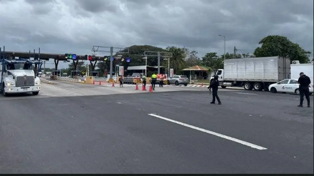 Imagen Reabren caseta de La Antigua en autopista Veracruz - Cardel 