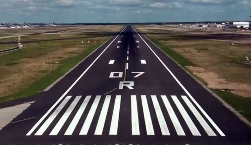 Imagen Reportan que principal aeropuerto de Venezuela sigue funcionando pese al anuncio de Trump