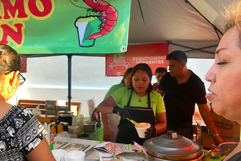 Imagen Llenan el zócalo de Veracruz con festival del Esquite y algo más