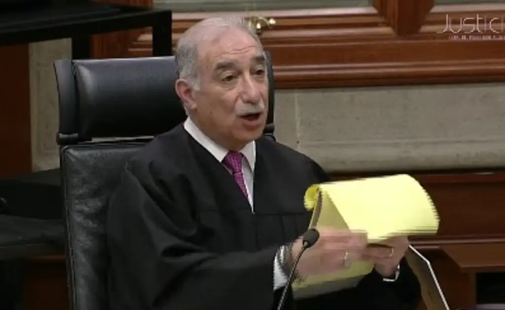 Imagen Increpan al exministro Pérez Dayán por reforma judicial: ‘¿Valió la pena cambiar su voto?’