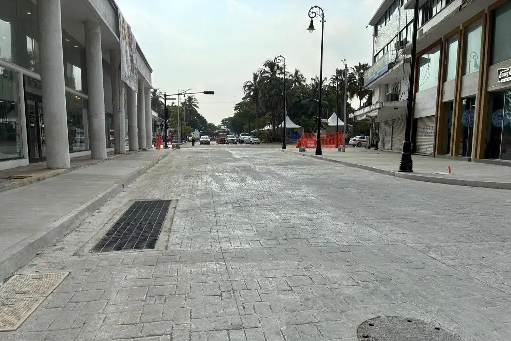 Imagen Reabren avenida Independencia en el centro de Veracruz