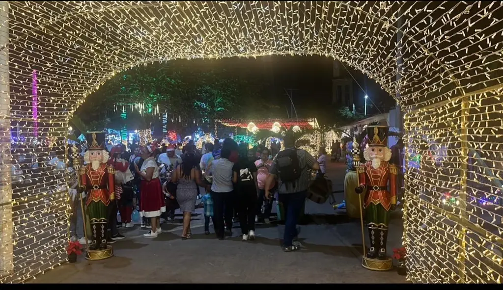 Imagen Se ilumina la Villa Navideña en Medellín de Bravo