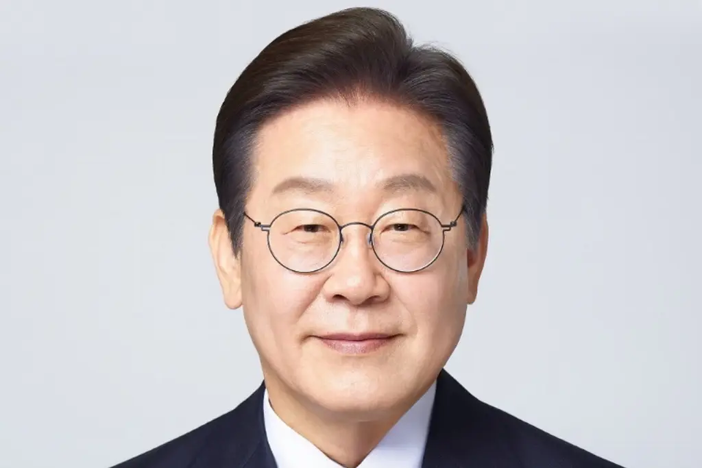 Imagen Presidente surcoreano dice que 'quizás' debería disculparse por su antecesor ante Corea del Norte