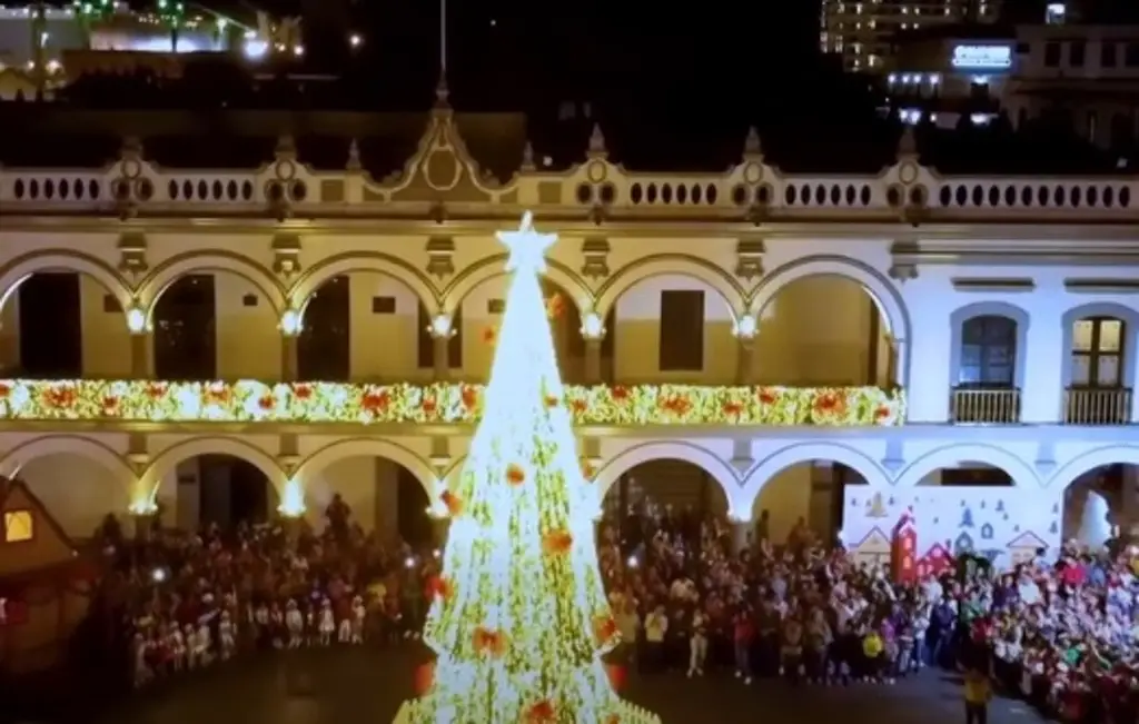 Imagen Hoy encendido de árbol y villa navideña en Veracruz