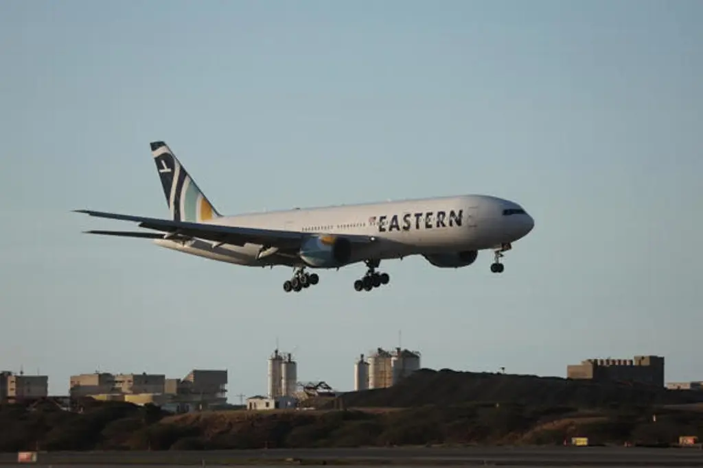 Aterriza en Venezuela vuelo de migrantes desde EU entre tensiones por espacio aéreo