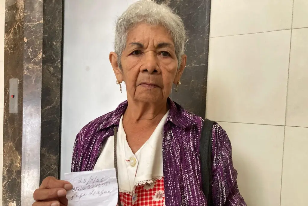 Reportan fuga de agua en colonia Hidalgo de Veracruz