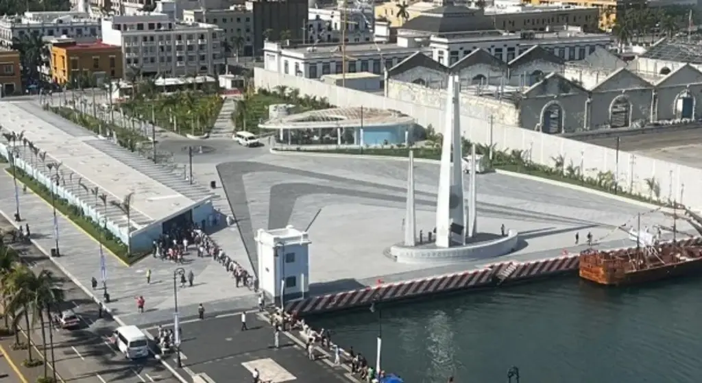 Imagen Instalarán 'árbol navideño marino' en Plaza  Heroísmo Veracruzano, invitan al encendido 