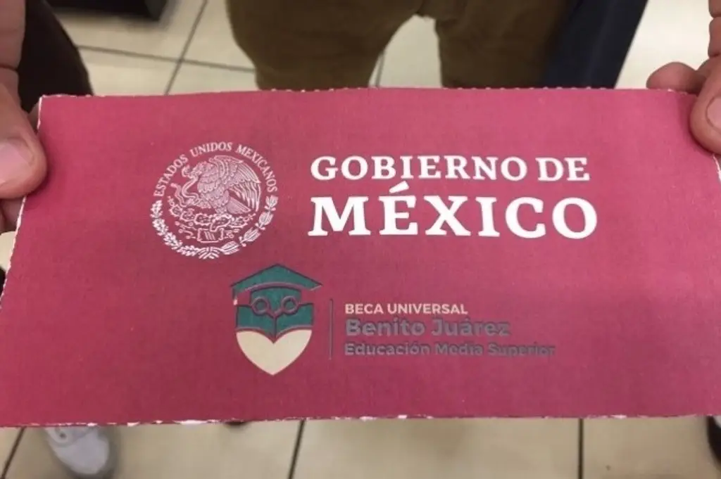 Imagen Dan fecha de entrega de tarjeta y pago de beca a quienes ingresaron a bachillerato en septiembre 