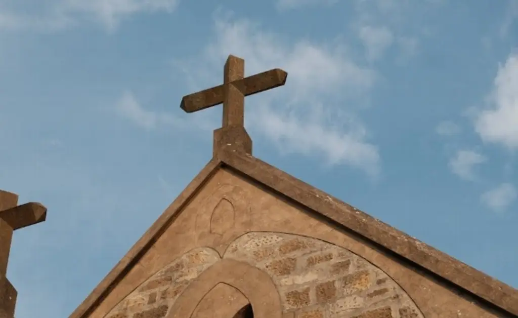 Imagen Iglesias hispanas de EU reportan menor asistencia, ante temor de redadas de ICE