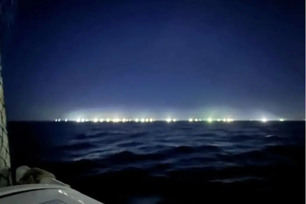 Imagen Captan a cientos de embarcaciones chinas en mar territorial (+Video)