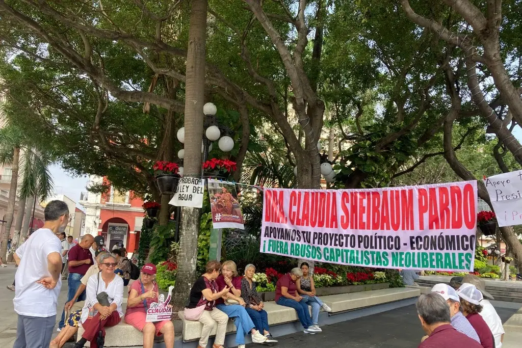 En el zócalo de Veracruz realizaron concentración en apoyo a Sheinbaum