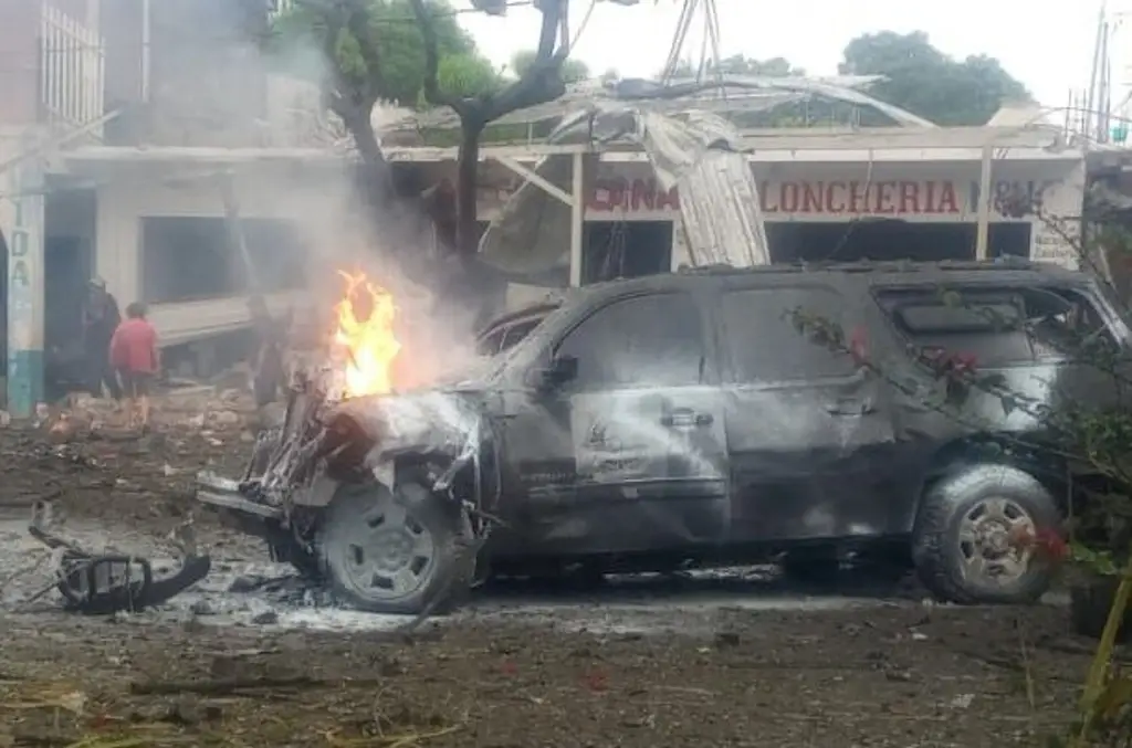 Imagen Suman cinco muertos por explosión de un vehículo en Michoacán