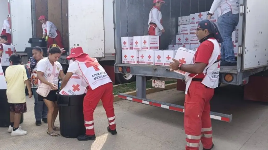 Imagen Cruz Roja distribuye ayuda humanitaria en Álamo, Veracruz