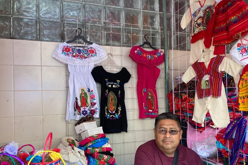 Imagen Checa cuánto cuestan los trajes de 'inditos' en mercados de Veracruz